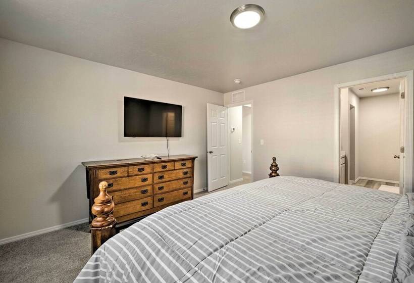 Newly Built Caldwell Home W/ Yard, Near Downtown!