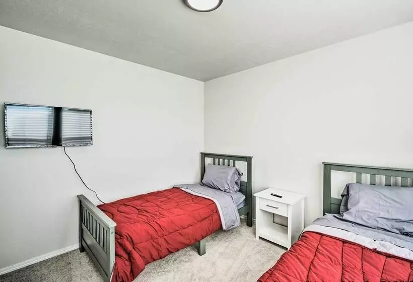 Newly Built Caldwell Home W/ Yard, Near Downtown!
