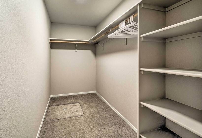 Newly Built Caldwell Home W/ Yard, Near Downtown!