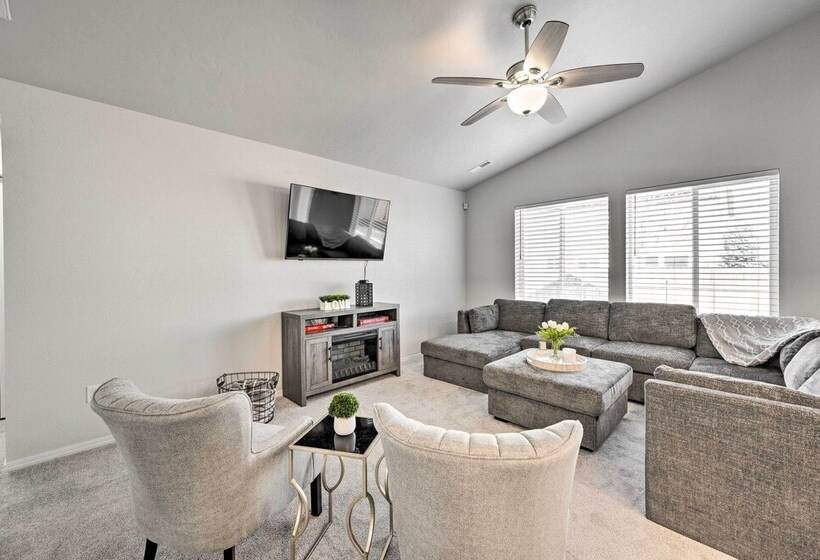 Newly Built Caldwell Home W/ Yard, Near Downtown!