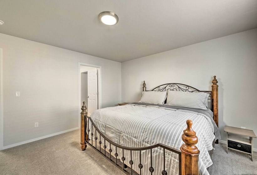 Newly Built Caldwell Home W/ Yard, Near Downtown!