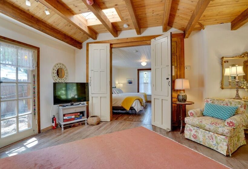 Patagonia Cottage W/ Patio & Yard: Walk To Town!