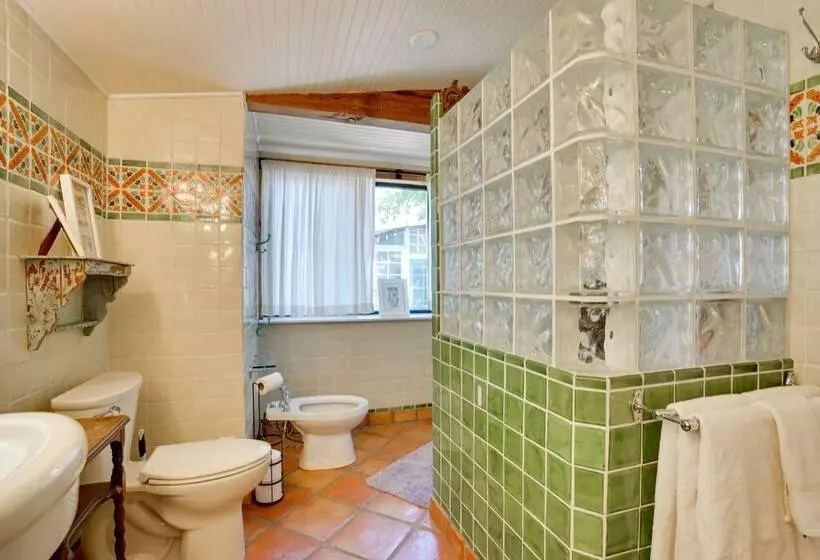 Patagonia Cottage W/ Patio & Yard: Walk To Town!