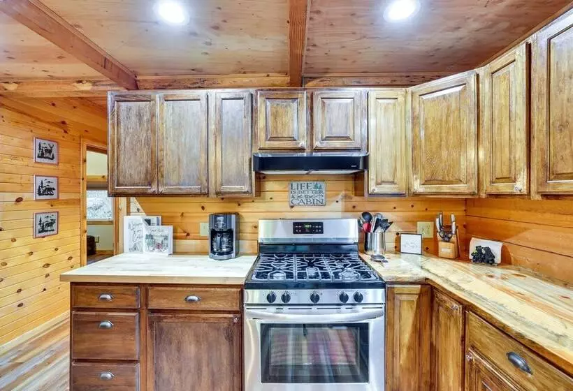 Peaceful Garden Valley Cabin W/ Private Deck!