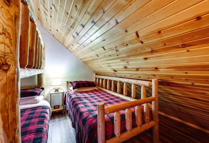 Peaceful Garden Valley Cabin W/ Private Deck!