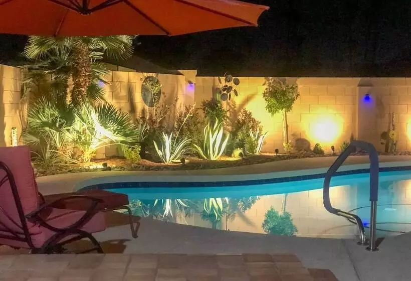 Elegant Peoria Home: Pool, Putting Green, Fire Pit