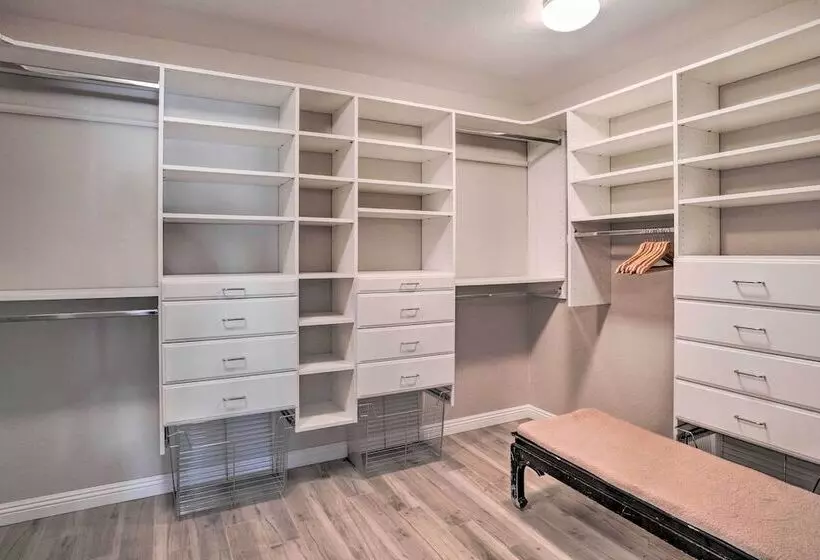 Elegant Peoria Home: Pool, Putting Green, Fire Pit