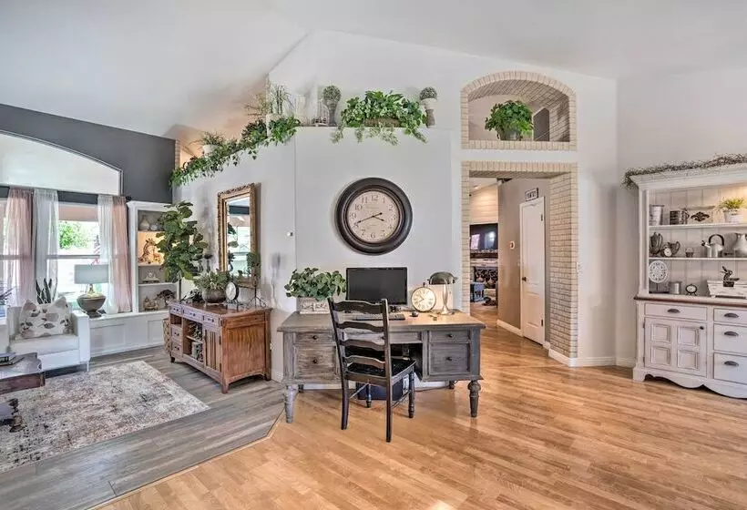 Elegant Peoria Home: Pool, Putting Green, Fire Pit