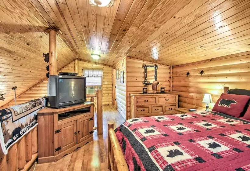 Pet Friendly Cosby Log Cabin W/ Backyard & Porch!