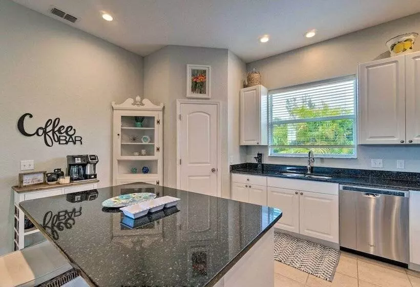 Port Charlotte Canalfront Home W/ Pool & Dry Bar!