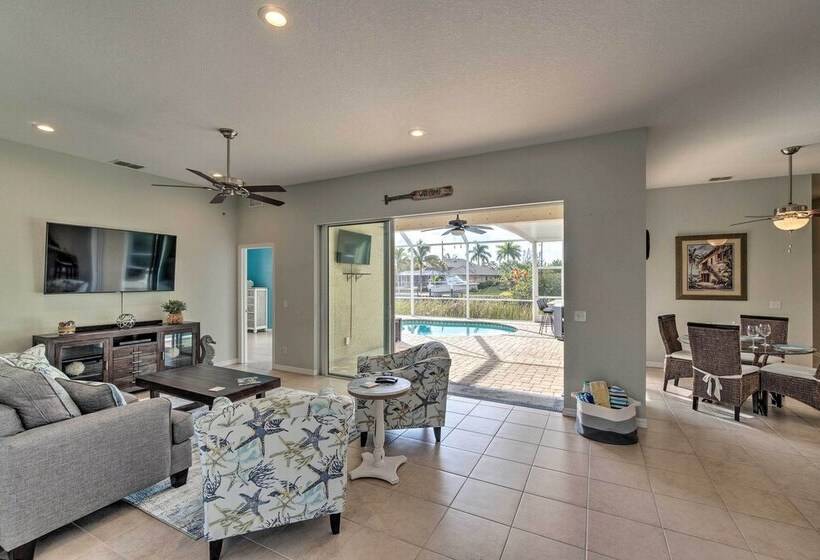 Port Charlotte Canalfront Home W/ Pool & Dry Bar!