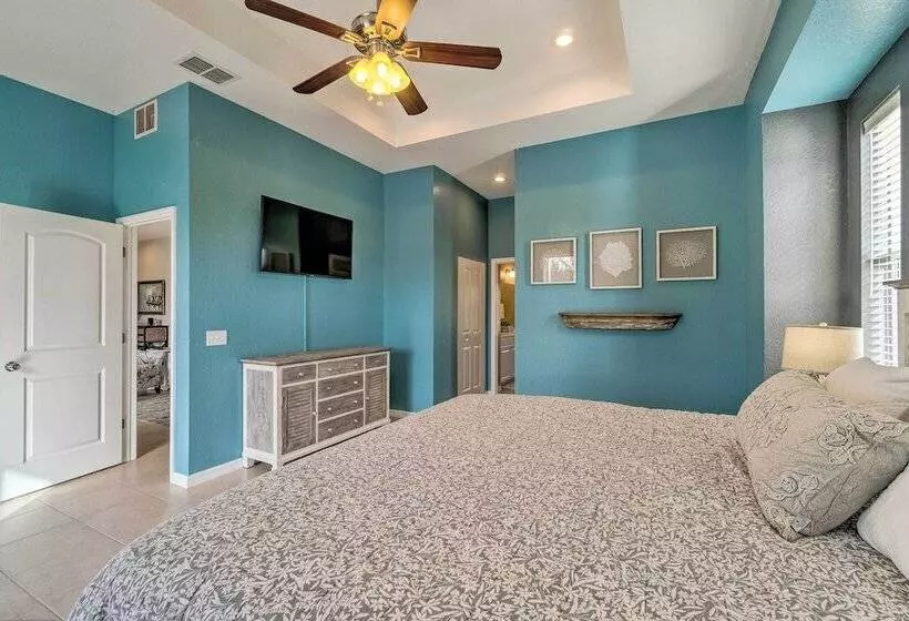 Port Charlotte Canalfront Home W/ Pool & Dry Bar!