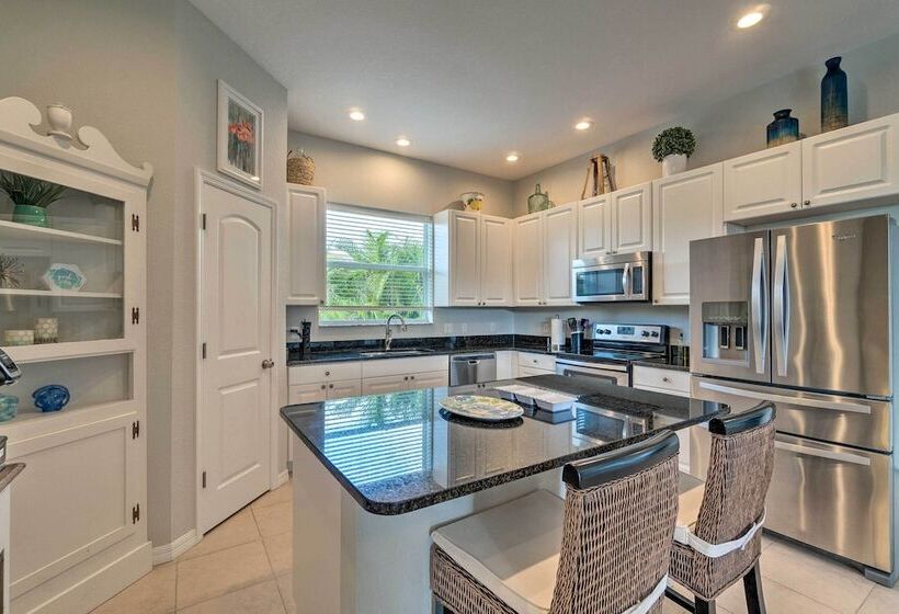 Port Charlotte Canalfront Home W/ Pool & Dry Bar!