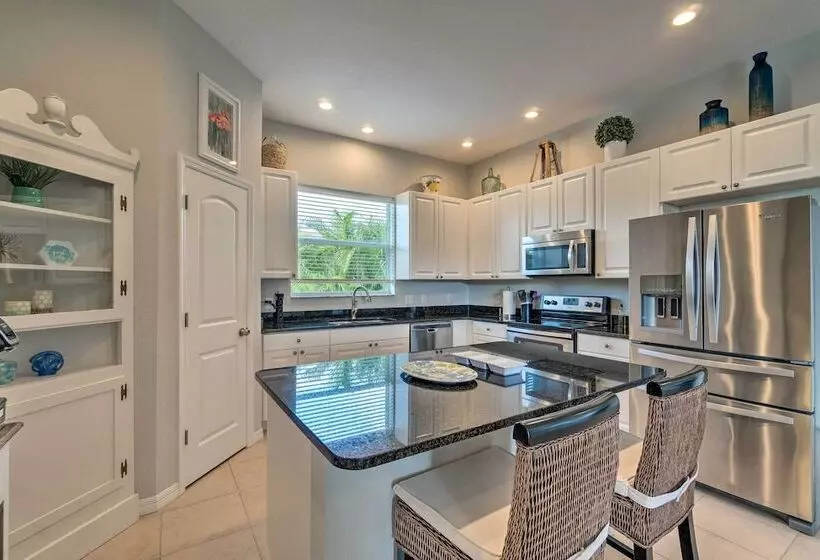 Port Charlotte Canalfront Home W/ Pool & Dry Bar!