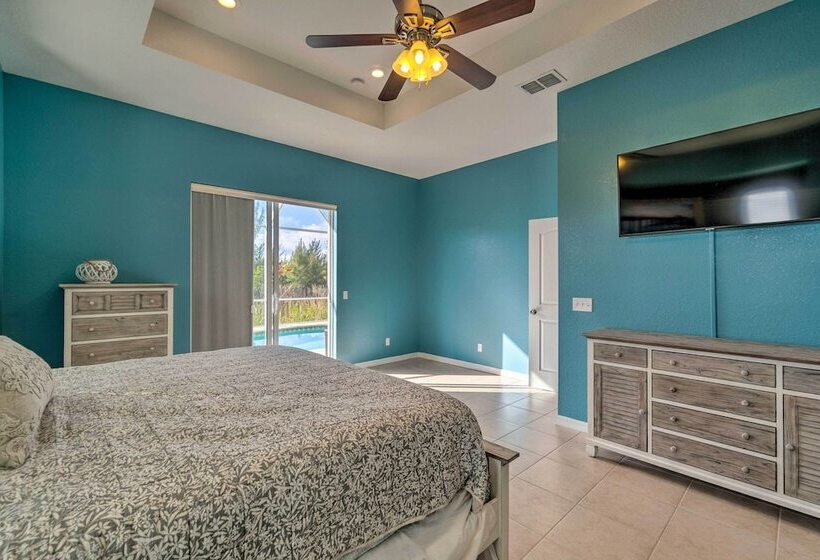 Port Charlotte Canalfront Home W/ Pool & Dry Bar!