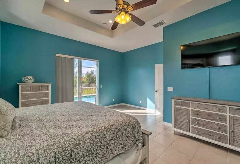 Port Charlotte Canalfront Home W/ Pool & Dry Bar!