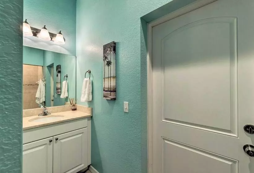 Port Charlotte Canalfront Home W/ Pool & Dry Bar!