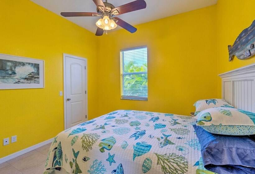 Port Charlotte Canalfront Home W/ Pool & Dry Bar!