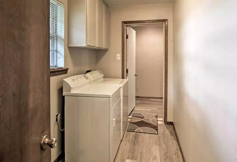 Quiet Clayton Home W/ Mountain Views 4 Mi To Lake!