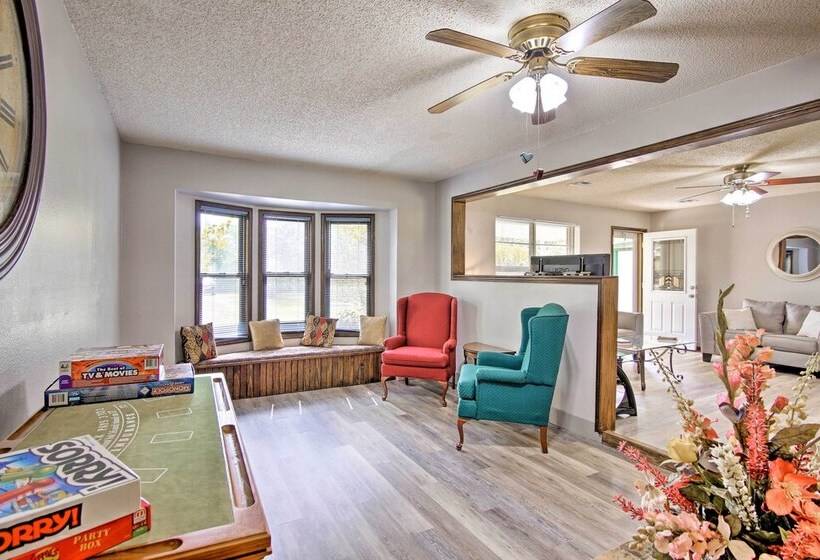 Quiet Clayton Home W/ Mountain Views 4 Mi To Lake!