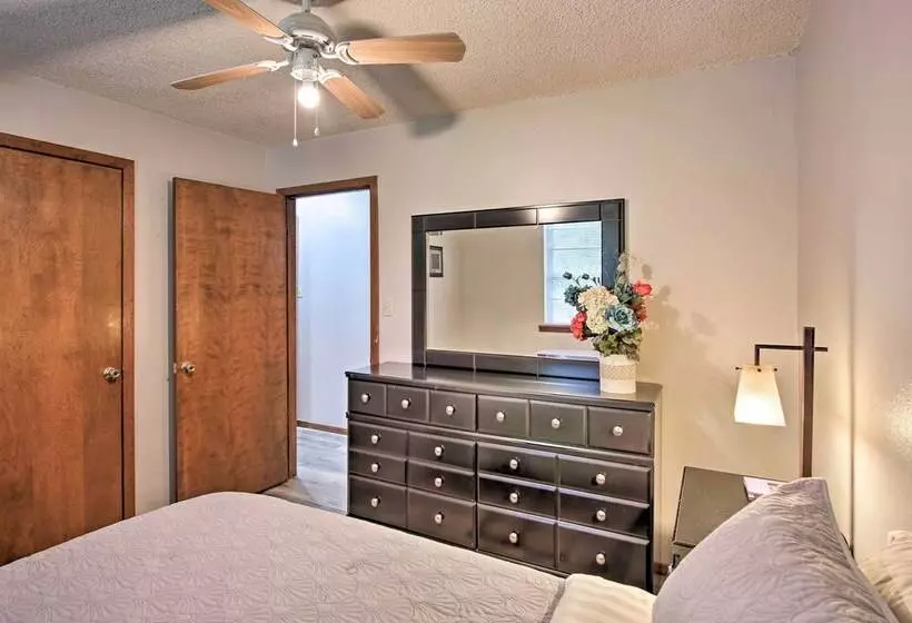 Quiet Clayton Home W/ Mountain Views 4 Mi To Lake!