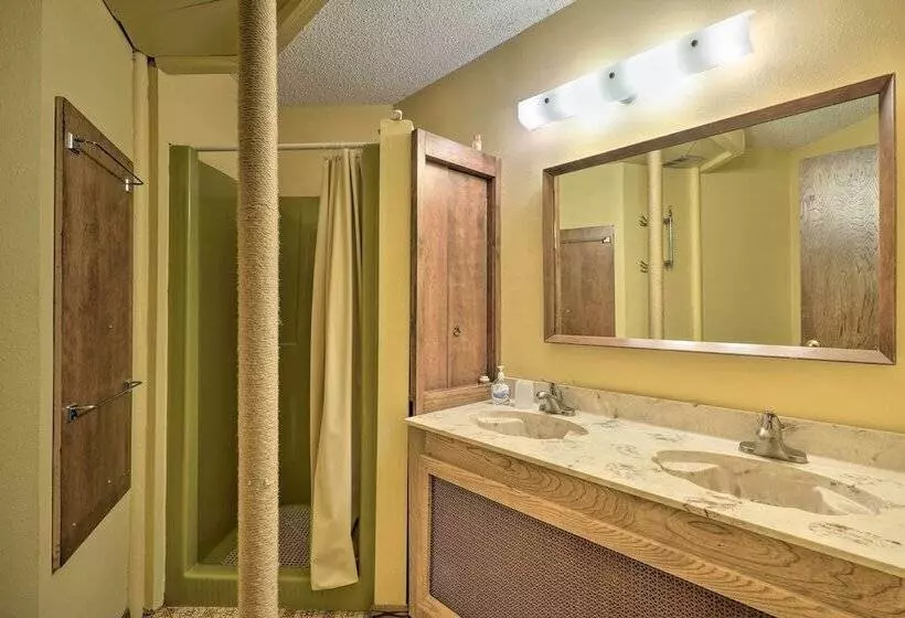 Rogers Cabin W/ Direct Access To Beaver Lake!