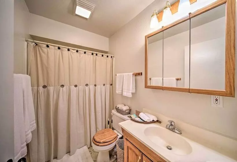 Rustic Trinity Center Cabin W/ Deck Near Fishing!