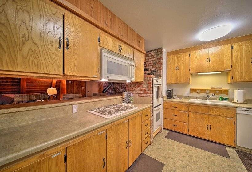 Rustic Trinity Center Cabin W/ Deck Near Fishing!