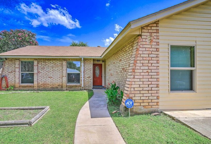 San Antonio Oasis W/ Hot Tub, Pool & Outdoor Bar!