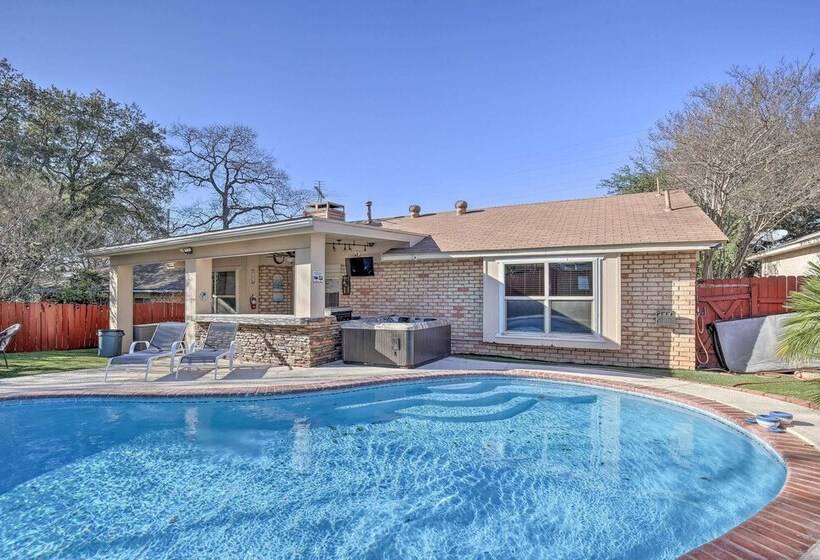 San Antonio Oasis W/ Hot Tub, Pool & Outdoor Bar!