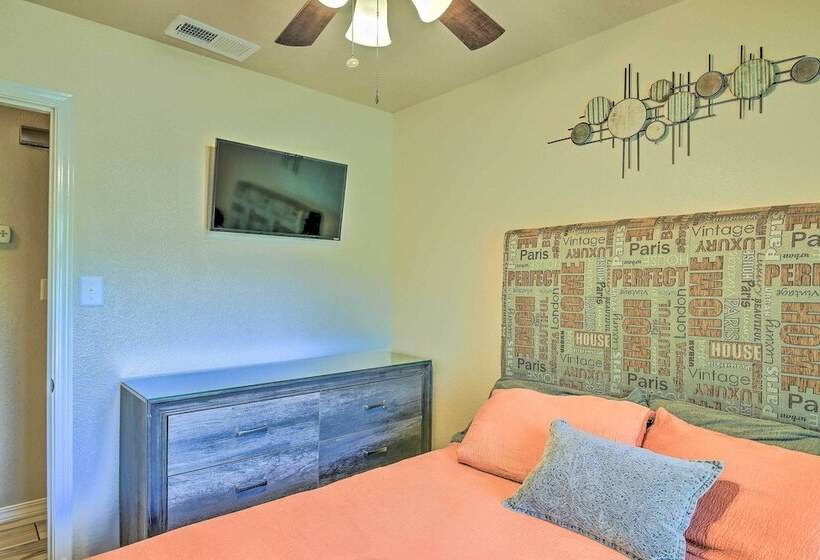 San Antonio Oasis W/ Hot Tub, Pool & Outdoor Bar!