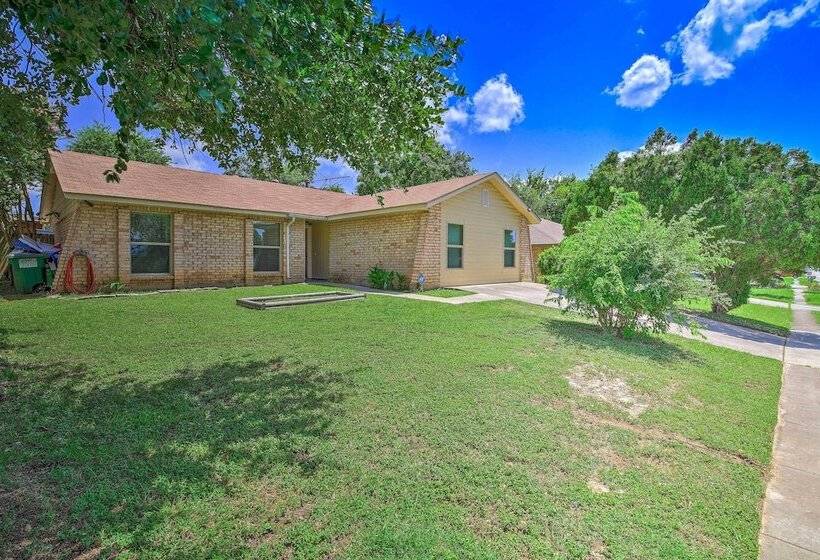 San Antonio Oasis W/ Hot Tub, Pool & Outdoor Bar!