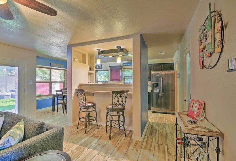 San Antonio Oasis W/ Hot Tub, Pool & Outdoor Bar!