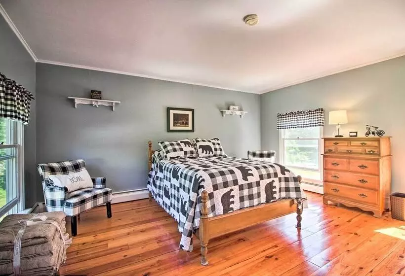 Vintage Schroon Lake Farmhouse W/ Private Beach!