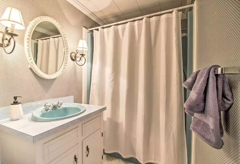 Vintage Schroon Lake Farmhouse W/ Private Beach!