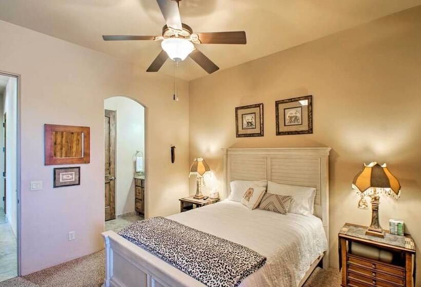 Scottsdale Home: Pickleball, Heated Pool & Hot Tub