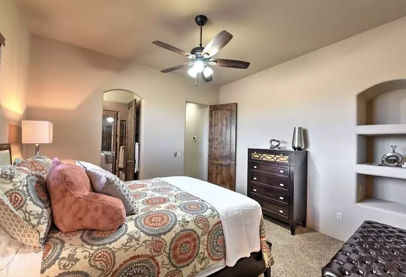 Scottsdale Home: Pickleball, Heated Pool & Hot Tub