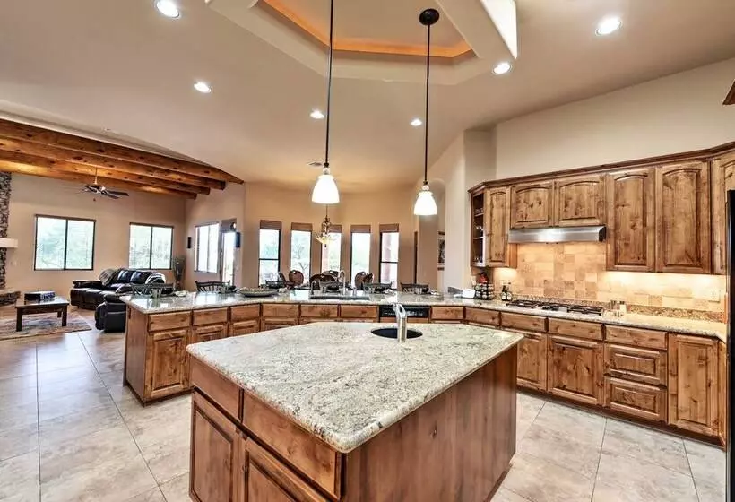 Scottsdale Home: Pickleball, Heated Pool & Hot Tub