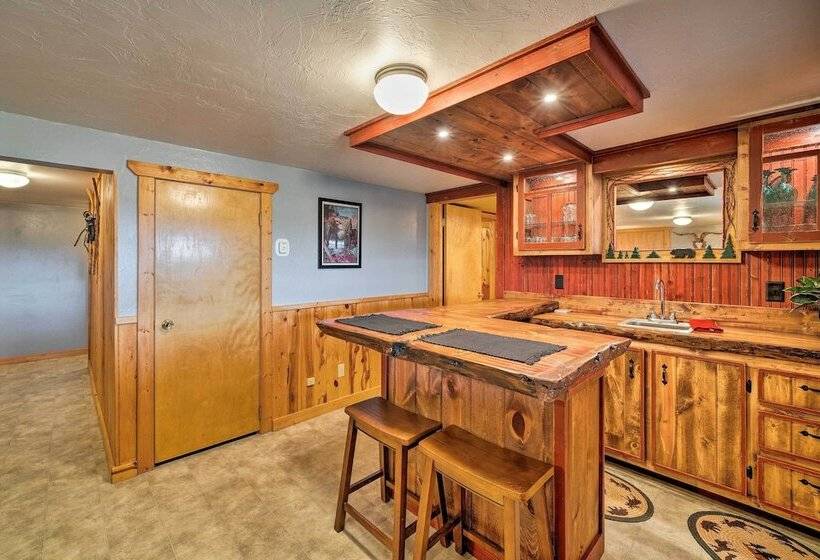 Secluded Retreat W/ Wood Stove, 11 Mi To Bozeman!