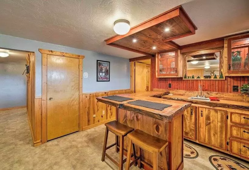 Secluded Retreat W/ Wood Stove, 11 Mi To Bozeman!