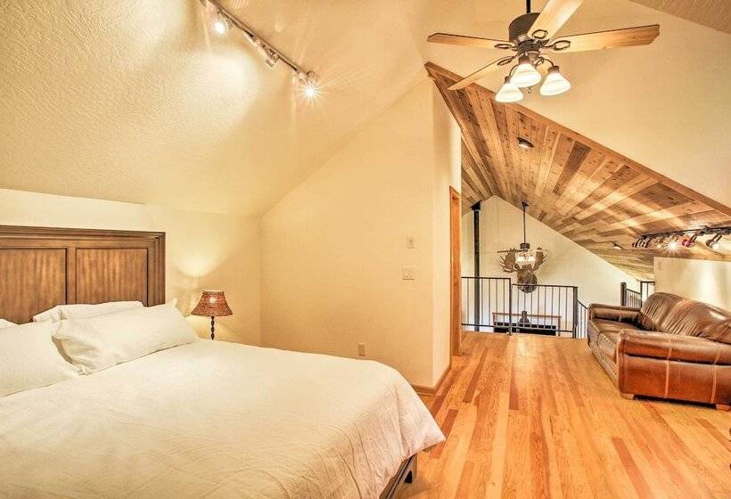 South Lake Coeur D Alene Home W/ Dock & Kayaks!