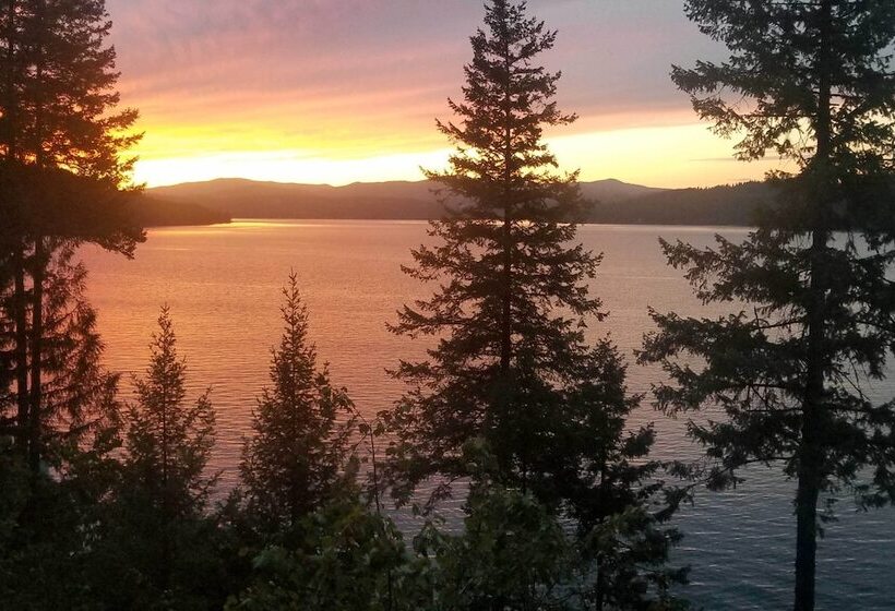 South Lake Coeur D Alene Home W/ Dock & Kayaks!