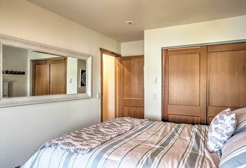 South Lake Coeur D Alene Home W/ Dock & Kayaks!