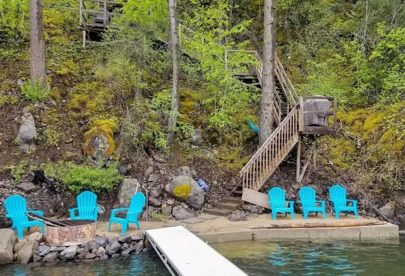 South Lake Coeur D Alene Home W/ Dock & Kayaks!