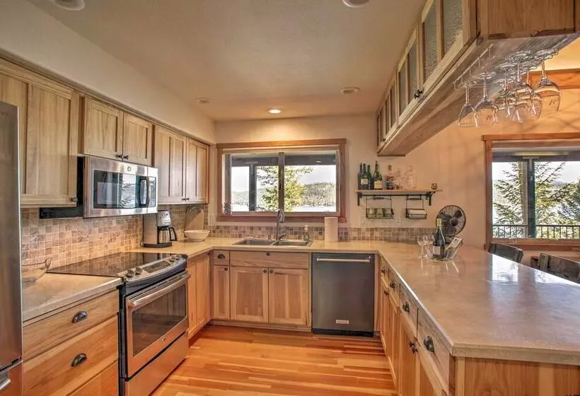 South Lake Coeur D Alene Home W/ Dock & Kayaks!