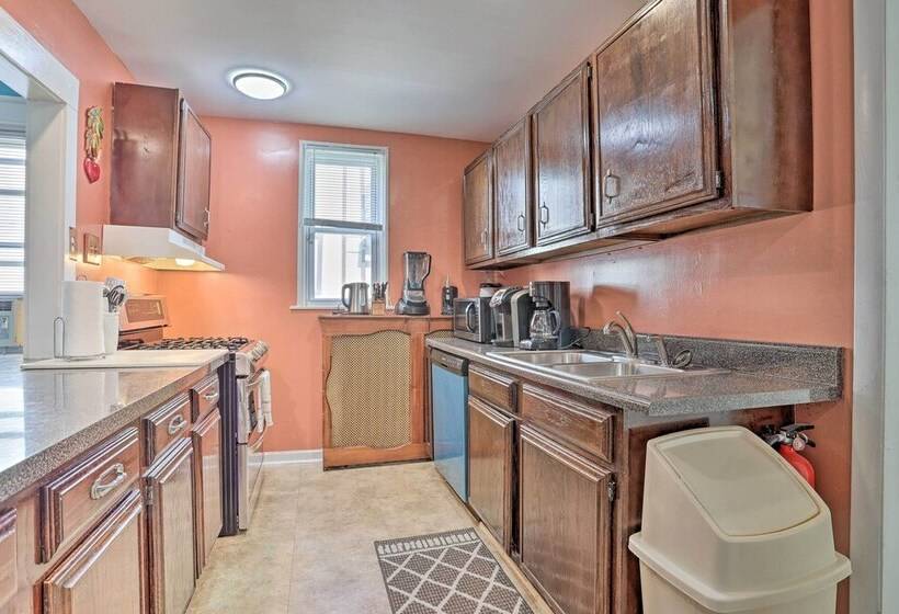 Suburban Home W/ Backyard Patio < 7 Miles To Dtwn!