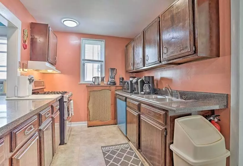 Suburban Home W/ Backyard Patio < 7 Miles To Dtwn!