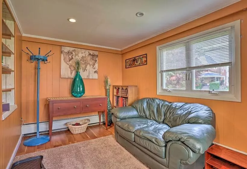 Suburban Home W/ Backyard Patio < 7 Miles To Dtwn!