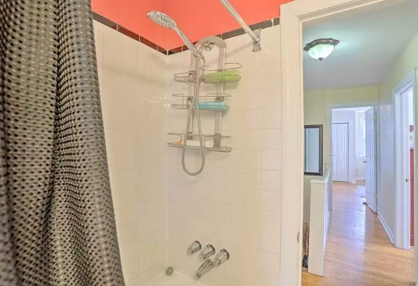 Suburban Home W/ Backyard Patio < 7 Miles To Dtwn!