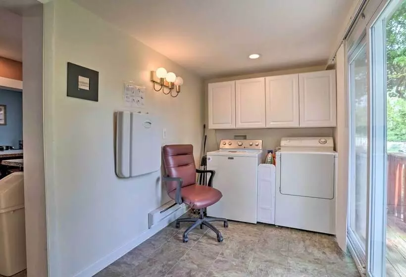 Suburban Home W/ Backyard Patio < 7 Miles To Dtwn!